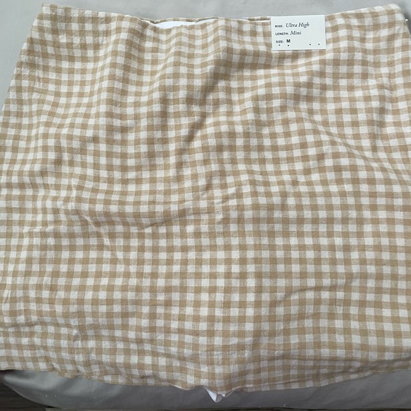 Abercrombie & Fitch Dresses & Skirts - Abercrombie & Fitch Beige and White Gingham Mini Skirt
